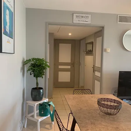 Joli 2p Climatise Dans Calme Et Securisee Avec Piscine * Antibes