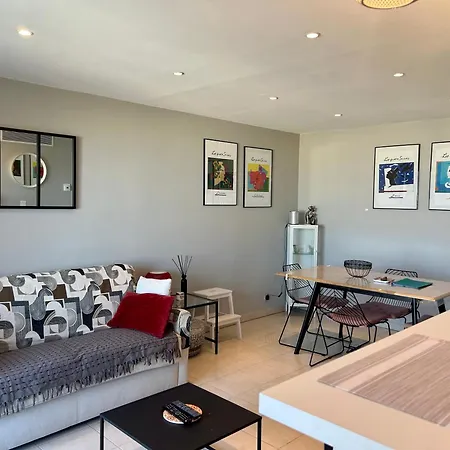 Joli 2p Climatise Dans Calme Et Securisee Avec Piscine Apartment