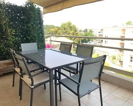 Joli 2p Climatise Dans Calme Et Securisee Avec Piscine Apartment